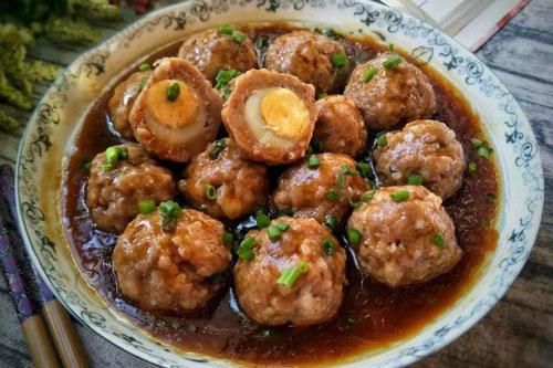 Cuối tuần nào con tôi cũng đòi mẹ làm thịt bọc trứng cút vì vừa ngon vừa lạ miệng