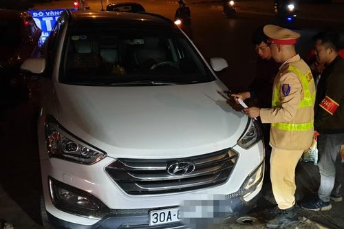 Tài xế lái ô tô Santafe 'say ngất' suýt tông cảnh sát 141 đang làm nhiệm, nồng độ cồn cao vượt gấp 3 lần