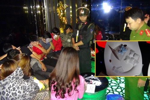 Phát hiện 50 'nam thanh nữ tú' đang 'phê' ma túy trong quán karaoke