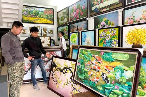 Chơi tranh Tết nét đẹp văn hóa Việt