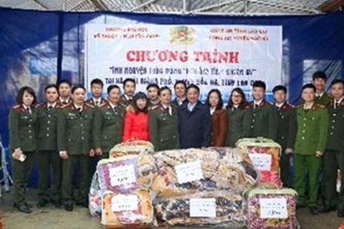 Tặng quà Tết vì người nghèo Xuân Canh Tý 2020