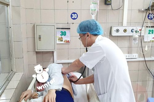 Giáp Tết, số bệnh nhân ngộ độc rượu lại gia tăng