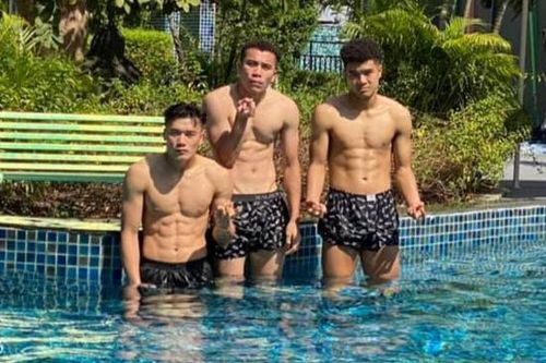 Đức Chinh, Tiến Dũng đọ cơ bụng và những lần U23 chụp ảnh nhóm lầy lội