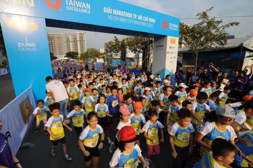 Gần 10.000 người tham dự giải Marathon HCM 2020