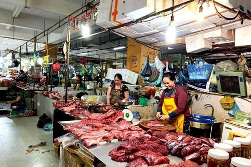 Giá thịt lợn tăng cao khiến người dân lo lắng