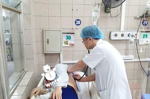 Gần Tết, số bệnh nhân ngộ độc rượu gia tăng