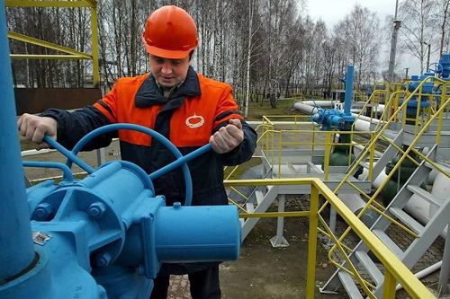 Nga cung cấp lại dầu cho Belarus