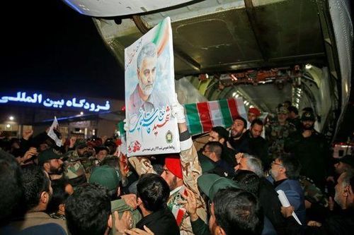 Thi thể tướng Soleimani về đến Iran, triệu người khóc thương