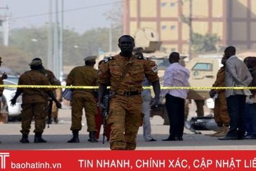 Xe buýt chở sinh viên bị đánh bom ở Burkina Faso, ít nhất 14 người thiệt mạng
