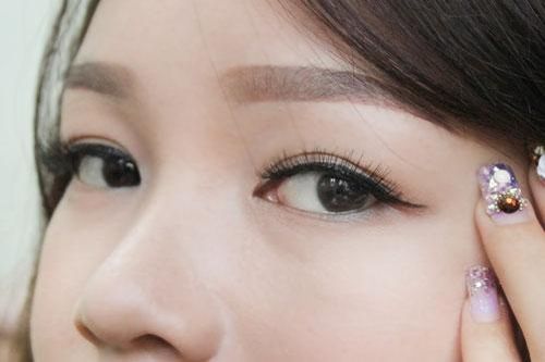 Mẹo hay cho người mới tập trang điểm: 5 cách kẻ mắt nước không bị lem cực dễ