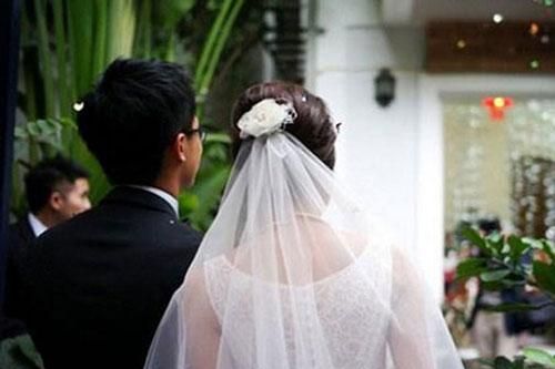 Vừa bước lên xe hoa, cô dâu liền hủy hôn vì câu nói của mẹ chồng