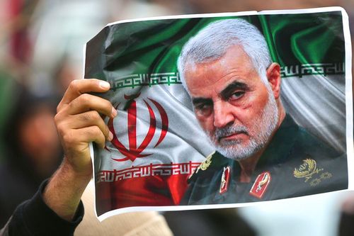 Iran tuyên bố nhắm bắn 35 mục tiêu Mỹ, ông Trump dọa sử dụng vũ khí mới