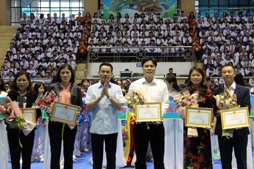 Trao 427 giải cá nhân và đồng đội