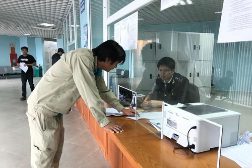 Cửa khẩu quốc tế Cầu Treo khi tết đến gần
