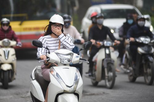 Đường phố bị lật tung lên sửa chữa dịp cuối năm