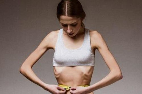 Tôn vinh cơ thể mỏng manh, gầy gò, giới trẻ châu Á mắc chứng chán ăn