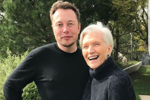 Mẹ tỷ phú Elon Musk chia sẻ bí quyết dạy con thành tài