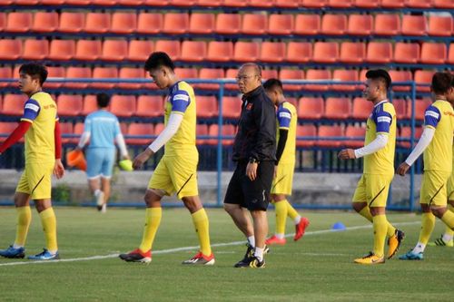 Tin bóng đá U23 châu Á: U23 Việt Nam đổi nơi đóng quân, ông Park không loại Đình Trọng