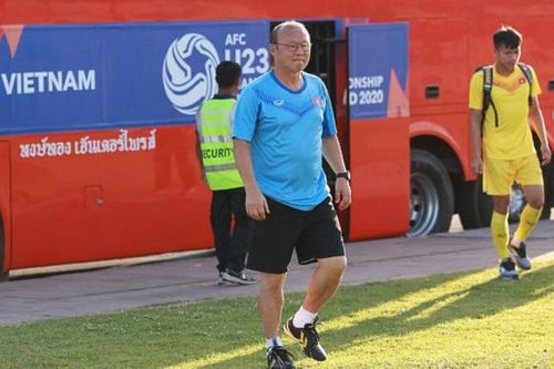 Xem ông Park Hang Seo trầm tư với buổi tập đầu tiên của U23 Việt Nam tại Buriram