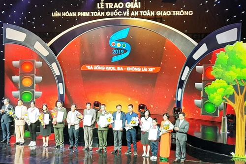 18 tác phẩm được trao giải tại Liên hoan phim về an toàn giao thông