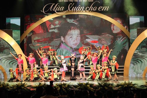 Chăm lo Tết cho trẻ em có hoàn cảnh đặc biệt khó khăn