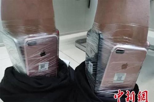 Chiêu trò buôn lậu iPhone cực độc dị, cảnh sát 'sốc'...