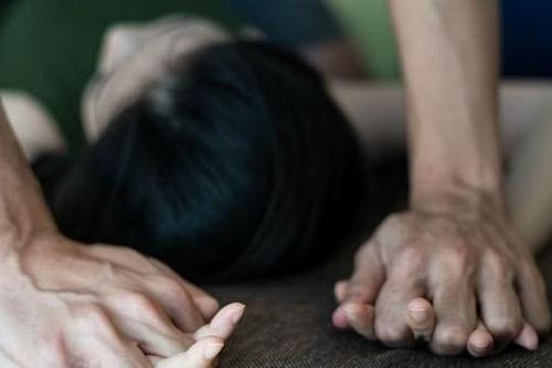 Lĩnh án vì 4 lần cưỡng bức bạn gái 'nhí'