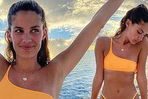 Sara Sampaio thả dáng nuột eo thon với bikini quyến rũ ngất ngây