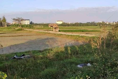 Phát hiện thi thể người đàn ông giữa cánh đồng hoang