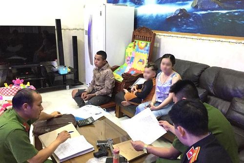 Phát hiện 'kho' vũ khí trong tụ điểm tín dụng đen núp bóng tiệm cầm đồ