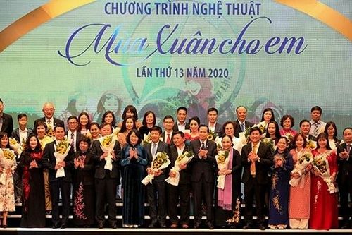 Hơn 114 tỷ đồng mang xuân ấm đến với trẻ em nghèo