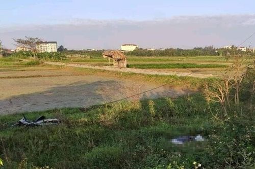 Người đàn ông tử vong cạnh xe máy giữa cánh đồng hoang ở Hội An
