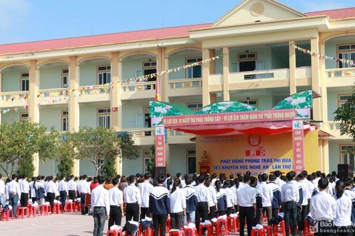 Hơn 190.000 học sinh Nghệ An được trao học bổng khuyến học