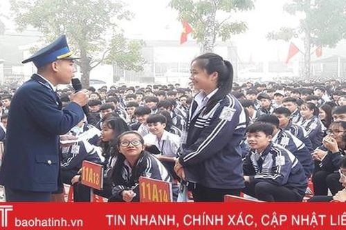 Cảnh sát biển phổ biến pháp luật cho hơn 1.500 cho giáo viên, học sinh