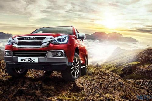Isuzu Mu-X giảm giá kỷ lục, gần 300 triệu đồng