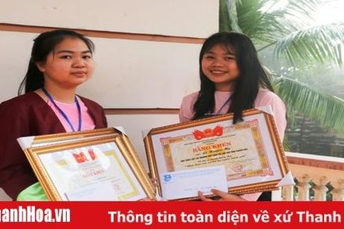 Khen thưởng hai nữ sinh trường Dân tộc Nội trú Thanh Hóa nhặt được của rơi trả người đánh mất