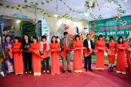 Khai trương cửa hàng nông sản an toàn Vân Nga