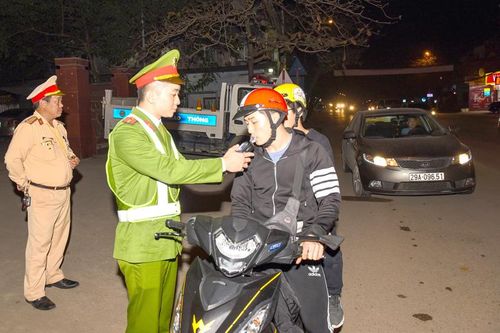 Thực hiện nghiêm quy định mới về xử phạt lái xe sử dụng rượu, bia