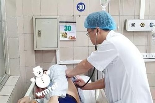 Gần Tết, gia tăng bệnh nhân ngộ độc rượu