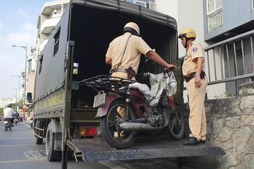 TPHCM: Gian nan thanh lý xe 'cà tàng'
