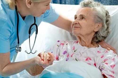 Một người ho đêm cả nhà khổ sở, làm sao chấm dứt?