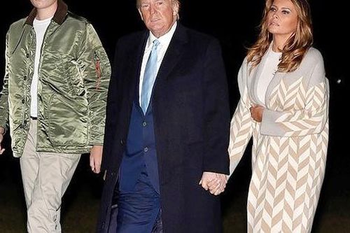 Chiều cao 'khủng' cùng gương mặt điển trai của con trai út Tổng thống Trump lại khiến fan nữ phát sốt