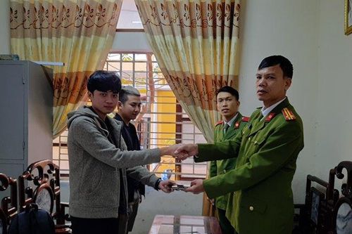 Thừa Thiên – Huế: Chiến sĩ công an trả lại tài sản cho người bị đánh rơi