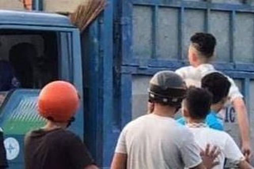 Thanh niên 18 tuổi mang mã tấu đi giải quyết mâu thuẫn của mẹ