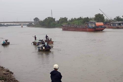 Chồng tử vong, vợ mất tích sau vụ lật thuyền trên sông