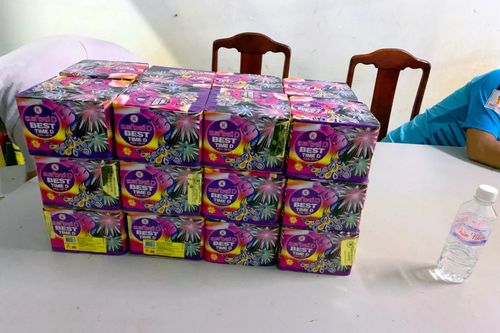 Dùng xe cẩu vận chuyển 55 kg pháo lậu