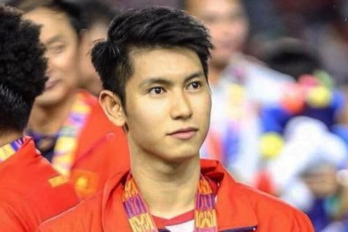 Trọng Hùng nói gì khi đá thay Trọng Hoàng ở U23 Việt Nam?