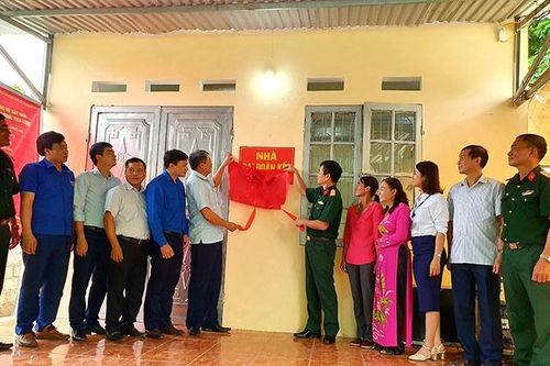 Người nghèo đón Tết trong những căn nhà mới