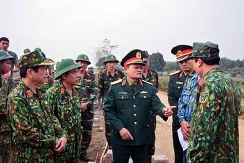 Lãnh đạo Thành ủy Hà Nội thăm công trình xây dựng tường rào bảo vệ sân bay Miếu Môn