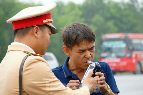Gửi thông báo về cơ quan nếu cán bộ, đảng viên vi phạm nồng độ cồn